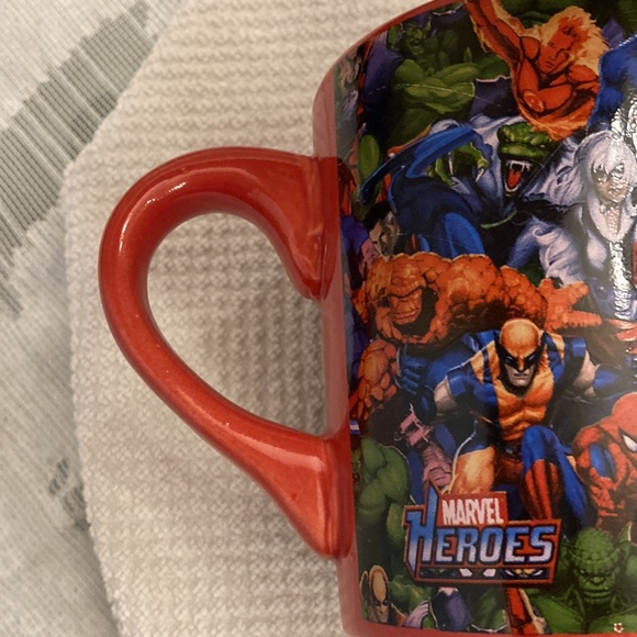 Marvel Heroes 2011 Large Oversized Mug/Cup Red with all the Heroes on it - Picture 11 of 14